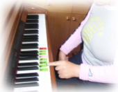 ピアノで弾ける喜びを味わう学習。